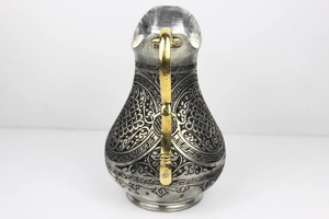 Pichet en argent gravé de style vintage, idéal pour servir de l'eau à la table, lors d'événements et de réceptions, provenant d'Inde. - Product Image 4