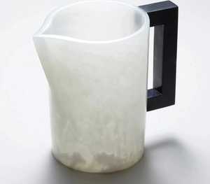 Jarra de Resina Vellara Nova – Jarra de Agua Epoxi Hecha a Mano de Primera Calidad con Estilo Decorativo Contemporáneo para Decoración de Mesa Moderna - Product Image 1