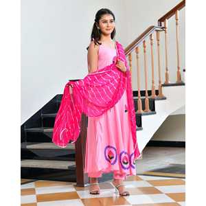 Ensemble de costume rose en tissu mousseline taille XS Merry - Product Image 1