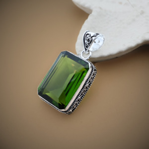 Pendentif rectangulaire en pierre précieuse vert péridot – Pendentif en argent plaqué - Product Image 5