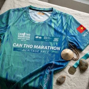 เสื้อวิ่งมาราธอน Cantho แบบกำหนดเอง เสื้อผ้ากีฬาน้ำหนักเบา ระบายความชื้นได้ดี เสื้อแขนสั้นสำหรับทุกเพศ ผลิตจากโพลีเอสเตอร์ - Product Image 3