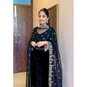 Ensemble haut, bas et dupatta pour soirée, vêtements indiens et pakistanais de créateur - Product Image 2