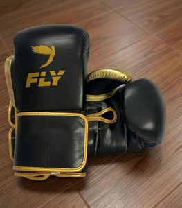ถุงมือชกมวย RTS รุ่นใหม่ สีดำและสีทอง ยี่ห้อ Fly Boxing Gloves ของแท้ หนังแท้ แบบติดตีนตุ๊กแก สำหรับฝึกซ้อมและแข่งขัน รุ่น CP-BG-216 - Product Image 2