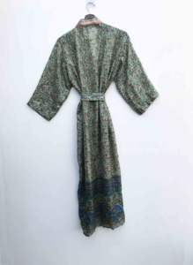 Kimono de Seda Vintage Indio, Bata de Baño de Seda Suave, Diseño de Patchwork, Talla Única, Ropa de Dormir, Bata Multicolor, Ropa Cómoda para el Hogar - Product Image 5