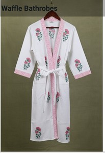 Peignoir de bain en coton gaufré imprimé à la main, 100 % qualité supérieure, écologique, très absorbant, avec dentelle, vente en gros - Product Image 3