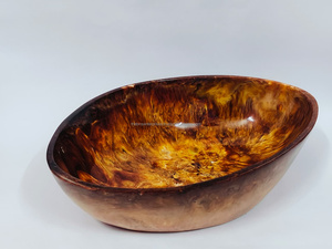 Bol à salade en résine polymère de couleur ambre avec un design à bords festonnés prêt par les meilleurs artisans indiens - Product Image 2