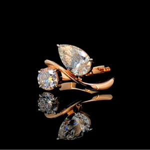 Anillo de compromiso con diamante cultivado en laboratorio, corte pera y redondo |   Certificado por IGI |   Oro Sólido de 14K - Product Image 3