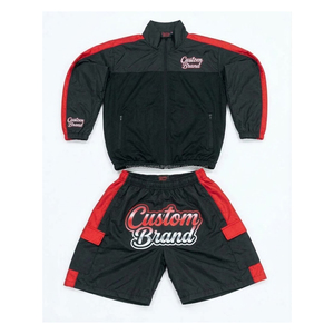 Ensemble de survêtement personnalisé noir et rouge avec blocs de couleur, veste zippée à manches longues et short avec poches, style sportif pour homme, automne - Product Image 1
