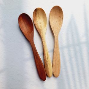 Cuillère originale en bois de hêtre écologique et naturelle, personnalisée et délicieuse pour les fêtes populaires du Vietnam - Product Image 2