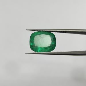 มรกตทรงคุชชั่นสีเขียว 6.81 กะรัต จากแซมเบีย ตามแผนภูมิพลอยราตติ 7.25 - Product Image 3