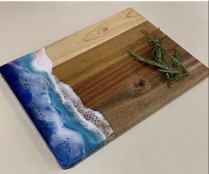 Planche de service de cuisine en bois et résine faite à la main, planche à découper en bois et époxy de designer pour cuisine haut de gamme - Product Image 6