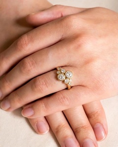Bague florale personnalisée en moissanite taille ronde, or massif 14 carats, pour femme, idéale pour les fêtes, les propositions de mariage ou comme cadeau pour petite amie - Product Image 4