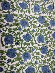 Tissu imprimé floral 100% coton pur, qualité supérieure, 120 GSM, tissu doux, confortable et respirant pour vêtements et projets d'artisanat - Product Image 5