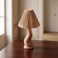 Lampe de table en céramique beige rustique Molea, abat-jour conique en raphia plissé, base ondulée, style Wabi Sabi minimaliste, ampoule E27, Bali 30x55cm