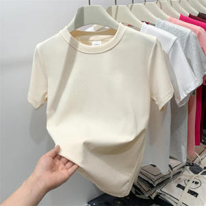เสื้อยืดผู้หญิงคอลเลคชั่นฤดูร้อนปี 2026 ผ้าฝ้ายถัก 100% ระบายอากาศได้ดี สวมใส่สบาย คอกลม แขนสั้น สีพื้น โลโก้ด้านหน้า - Product Image 4