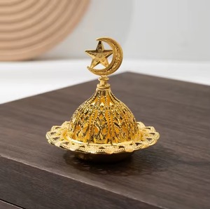 Brûleur d'encens en laiton doré très prisé avec couvercle en dôme orné, support décoratif aromatique fait main, utilisation toute saison - Product Image 4