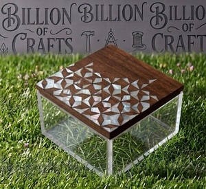 Elegante transparante plexiglas cadeau-opbergdoos met artistiek houten bloemendeksel voor chocolaatjes, snoepjes, zoetigheden en feestelijke geschenken. - Product Image 5