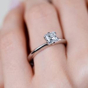 Bague de fiançailles solitaire minimaliste en or 18K/14K/10K avec diamant de laboratoire de luxe taille princesse VVS Diam 3.00Ct certifié IGI, personnalisable - Product Image 2