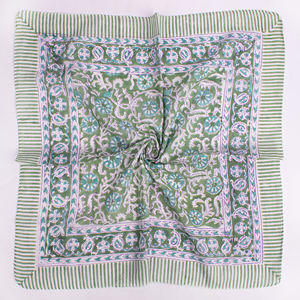 Bandana Premium Personnalisé en Coton Imprimé Floral Écologique à Nouer – Tissu Naturel de Haute Qualité, Doux pour la Peau et Élégant - Product Image 4