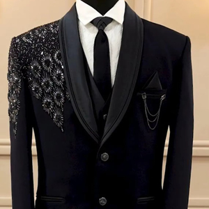 เสื้อเบลเซอร์ทักซิโด้สีดำสำหรับผู้ชาย พร้อมปักเลื่อมที่ไหล่ |   เสื้อแจ็คเก็ตสูทสำหรับงานแต่งงานของดีไซเนอร์พร้อมปกแบบ Shawl Lapel - Product Image 1
