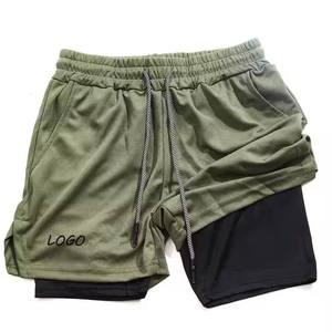 Shorts de sport pour homme, rouge, séchage rapide, taille mi-haute, cordon de serrage, couleur unie, tissu tricoté avec logo sur le devant - Product Image 4