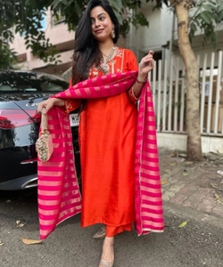 Conjunto KV de Kurti, Pantalón y Dupatta de Viscosa y Rayón para Otoño, Tradicional, Sin Arrugas y Reversible - Product Image 1