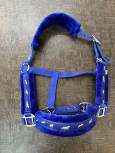 Conjunto de Cabestro para Caballo Acolchado con Piel Sintética Azul Premium y Correa a Juego |   Cabestro Ajustable de Nailon para Caballo con Forro de Felpa Suave - Product Image 4