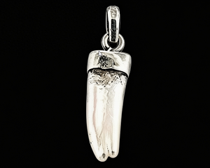 Art Palace <b>Silver</b> Plated Faux Pearl Animal Tooth Pendant Themed Classic Unisex Everyday Wear - Product Image 2