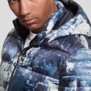 Veste matelassée de football d'hiver durable à capuche avec logo frontal, écologique et respirante pour l'entraînement quotidien - Product Image 5