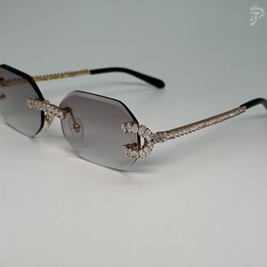 Gafas de Sol con Degradado Gris y Acentos de Diamantes Moissanite con Corte Ovalado VVS Personalizados, Hechas a Mano, Estilo Hip Hop - Product Image 4