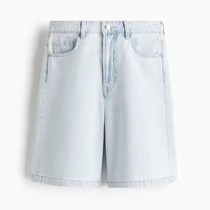 Shorts en jean déchirés pour homme de haute qualité, style vintage, effet usé, pour un look streetwear urbain. - Product Image 2