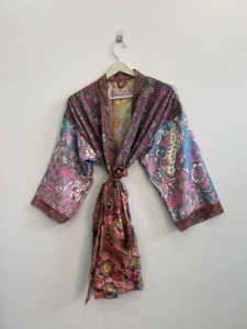 Kimono Corto de Seda con Parches, Vestido de Seda Hecho a Mano - Product Image 4