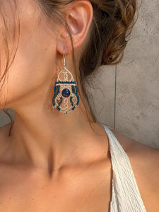 Boucles d'oreilles pendantes bohèmes en macramé avec pierre lapis-lazuli, motif géométrique, bijoux pour femmes à porter au quotidien - Product Image 2