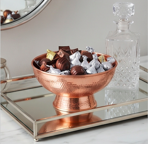 Bol de service en cuivre martelé fait main avec base sur pied, bol moderne en métal pour fruits et salades, pour usage domestique - Product Image 4