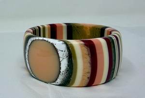 Bracelet jonc épais en résine, style capuchon en lucite à rayures larges, bracelet statement inspiré, joncs en résine - Product Image 3