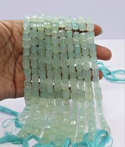 Calcedoine Aqua Naturelle Facettée en Forme de Cube, Perles Briolette en Calcedoine, Perles Boîte 3D, Perles Carrées Calcy 7-8MM, Bijoux en Calcedoine Aqua - Product Image 1