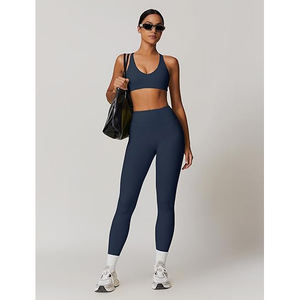 Conjunto de Yoga de Alta Sujeción para Mujer: Sujetador Deportivo Acolchado Sin Costuras y Leggings de Cintura Alta con Efecto Scrunch y Control de Abdomen, de Nylon y Spandex - Product Image 3