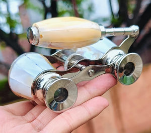 Prismáticos de nácar de 2,5 pulgadas con asa Binocular de bolsillo de latón macizo de capitán para niños y adultos. - Product Image 4