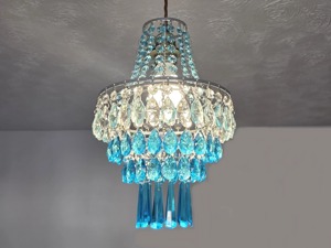Lustre élégant en cristal bleu avec pendentifs en verre en forme de goutte d'eau - Product Image 4