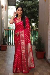 Sari ethnique en soie d'organza doux Regal, avec bordure Butta Zari tissée de manière complexe, vêtement régional de créateur, tenue de fête pour femmes -DC - Product Image 1