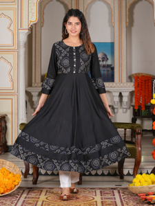 Ensemble Kurta d'été en coton imprimé Bandhej pour femme, coupe évasée et droite, style Anarkali, avec pantalon et dupatta, vente en gros - Product Image 2
