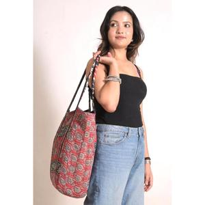 Bolso Tote Boho Vintage Hecho a Mano con Patrón de Hilo de Algodón Kantha, Resistente, para Compras y Uso en el Mercado, Ideal para San Valentín - Product Image 2