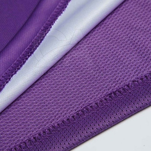 Tenue de football personnalisée pour la performance athlétique, vêtements de sport légers et respirants pour les entraînements et les compétitions - Product Image 6