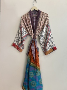 Kimono largo vintage de crepé de seda, hecho a mano, estilo bohemio para mujer - Product Image 4