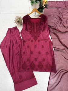 Conjunto de Salwar Kameez para Mujer, Top y Falda de Rayón con Estampado Floral y Encaje, Corte Entallado, Color Borgoña, para Fiestas y Bodas - Product Image 6
