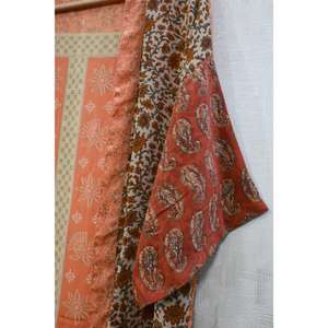 Kimono court en soie patchwork, robe en soie faite à la main, veste légère pour femme, vêtements de détente bohèmes, kimono d'été - Product Image 2