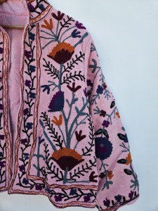 SHREE RADHA GOVIND EXPORTS Veste ethnique artisanale pour femme, en velours imprimé, broderie Suzani florale, chaude pour le printemps/l'automne/l'hiver - Product Image 3