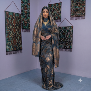 Châle Fransawi Dirac marron doré à imprimé floral et jacquard doré |   Vêtements de cérémonie somaliens de luxe - Product Image 3
