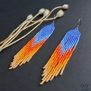 Pendientes colgantes de cuentas violeta y naranja, elegantes y brillantes, ideales para fiestas. - Product Image 2