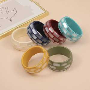 Gemelos y brazalete hechos a mano de resina de estilo Ángel Vintage para mujer, gemelos y brazaletes hechos a mano personalizados de alta gama de la India - Product Image 4